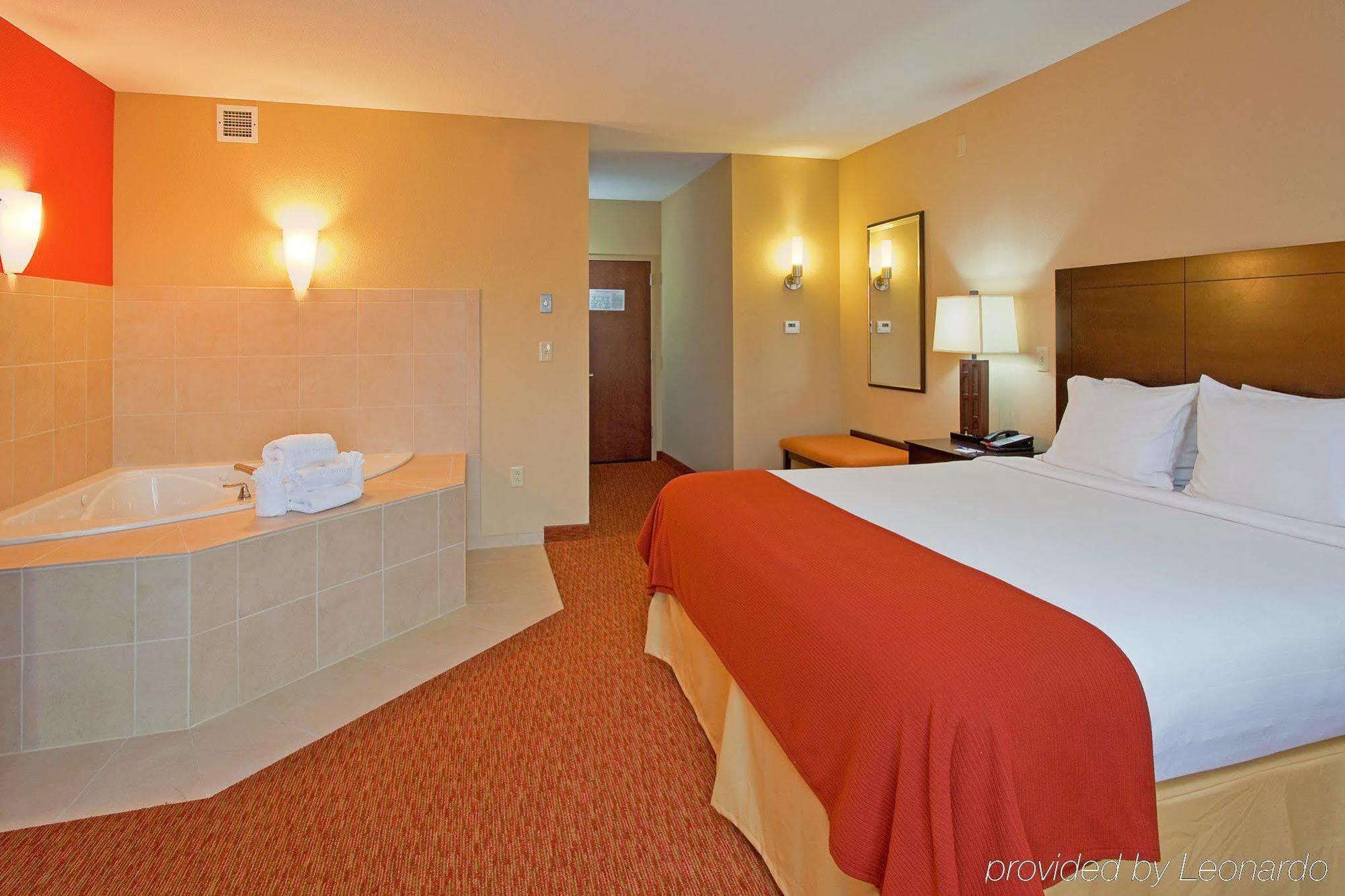 Holiday Inn Express Hotel & Suites Chattanooga Downtown By Ihg Bagian luar foto