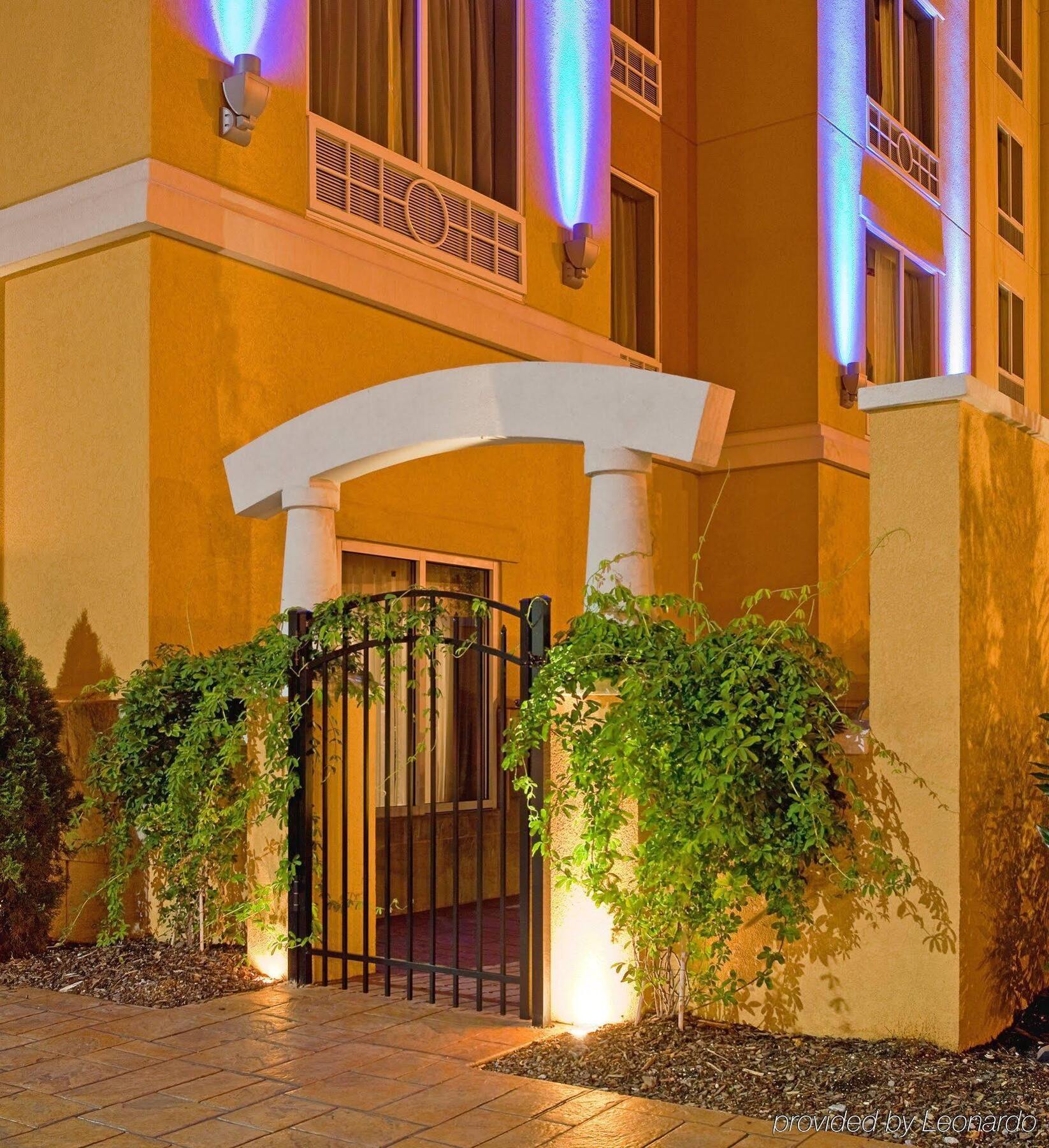 Holiday Inn Express Hotel & Suites Chattanooga Downtown By Ihg Bagian luar foto